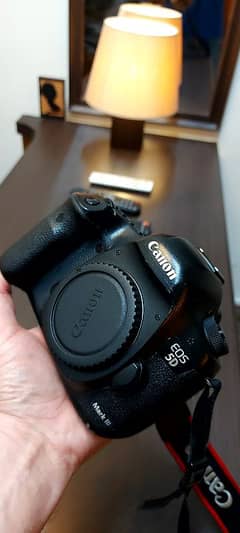 Cannon 5d mark 3 DSLR camera with original charger strap battery