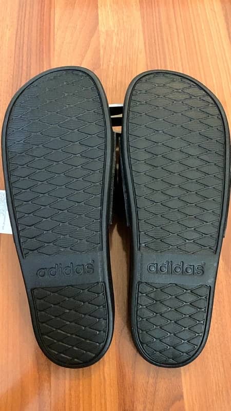 Brand new Adidas Original Adilette Comfort Slides/Slippers 4