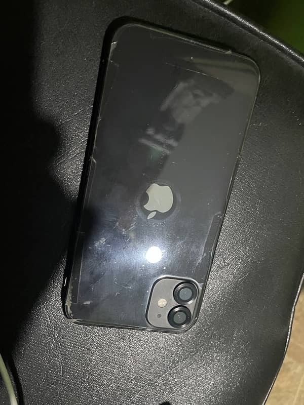 iphone 11 10/10 condition kisi ko nasli set chaeye hu rabta kary 3