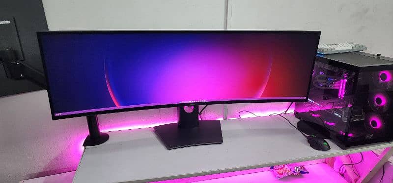 Dell 49" 5K curved Ultra wide Monitor Box with accessories 4