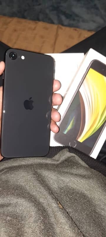 iPhone SE 2020 with Box. 3