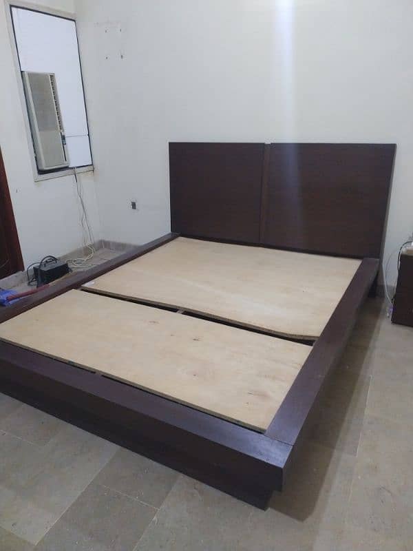 Queen size bed 2