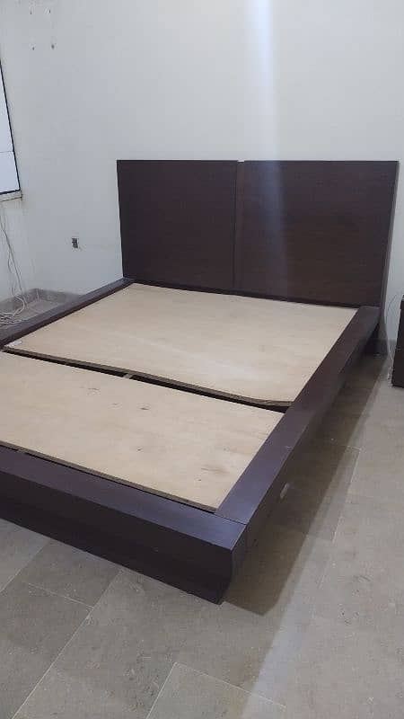 Queen size bed 5