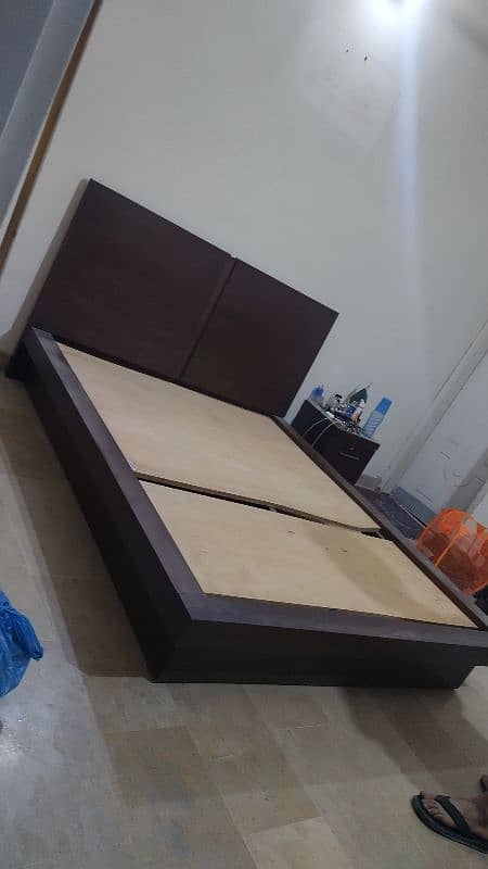 Queen size bed 7