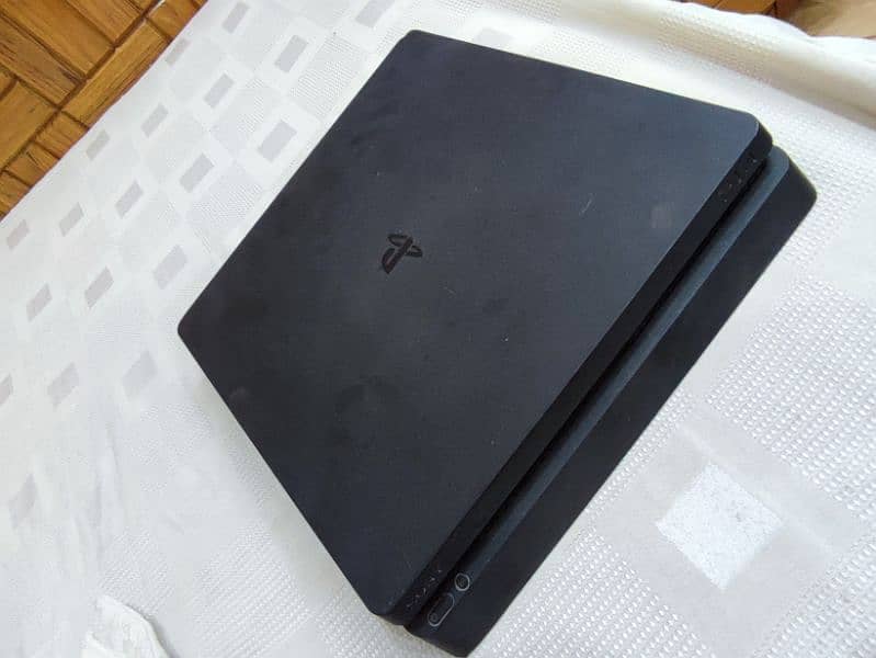 PS4 Slim | Play station 4 slim with controller 1