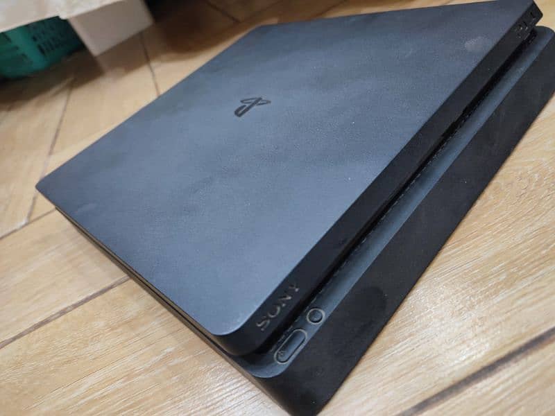 PS4 Slim | Play station 4 slim with controller 3