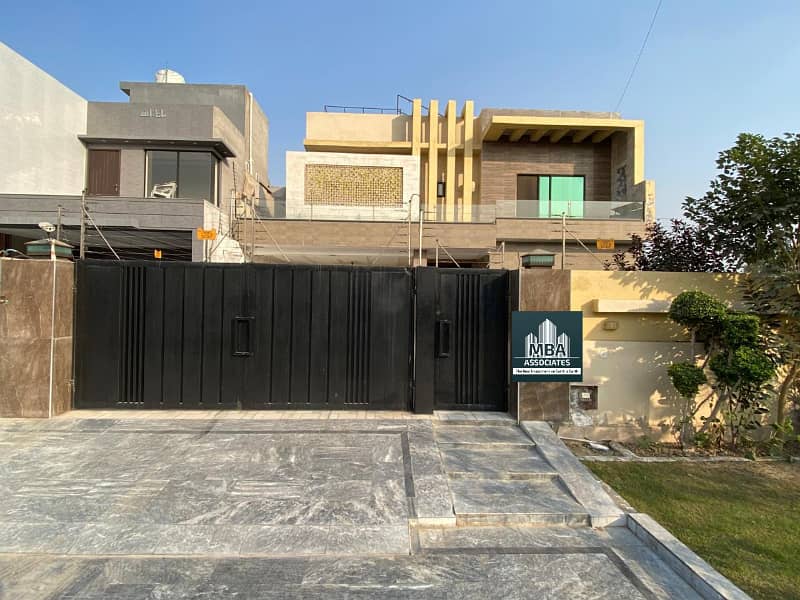 20MARLA DOUBLE STOREY HOUSE IS AVAILABLE FOR SALE AT PRIME LOCATION IN KHAYABAN-E-AMIN M BLOCK 0