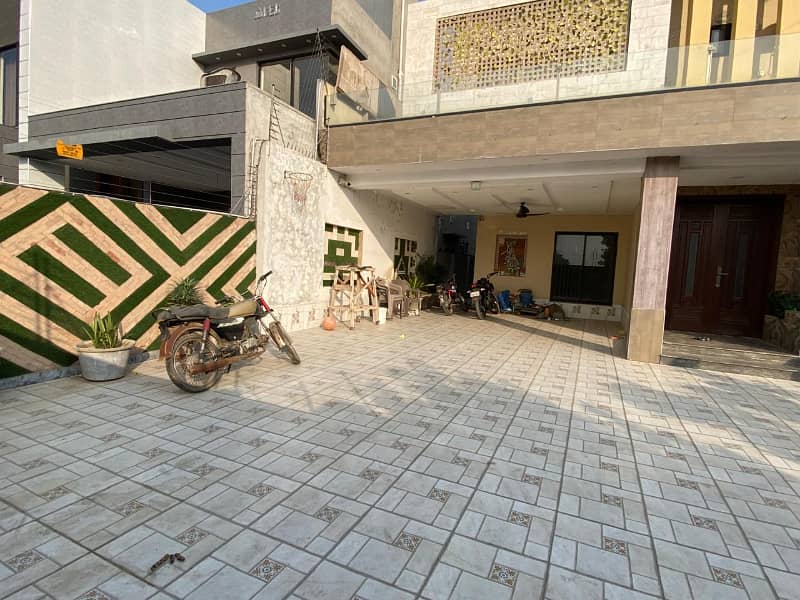 20MARLA DOUBLE STOREY HOUSE IS AVAILABLE FOR SALE AT PRIME LOCATION IN KHAYABAN-E-AMIN M BLOCK 2