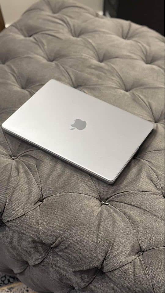 Apple MacBook Pro 2019  16 inch  Core i7  32 GB RAM  512 GB SSD 4