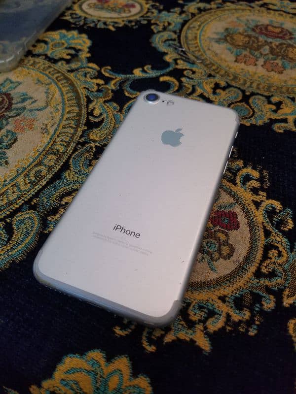 Selling iPhone 7 0