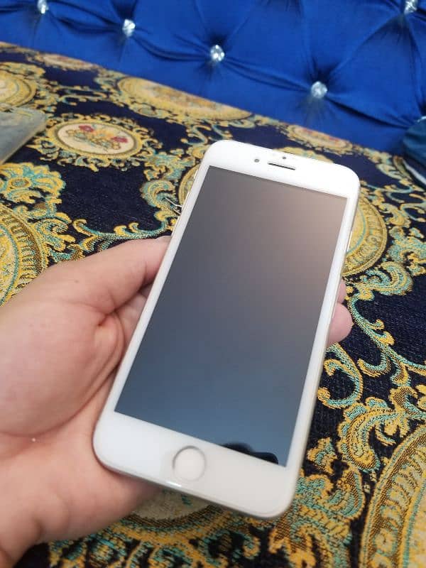 Selling iPhone 7 1