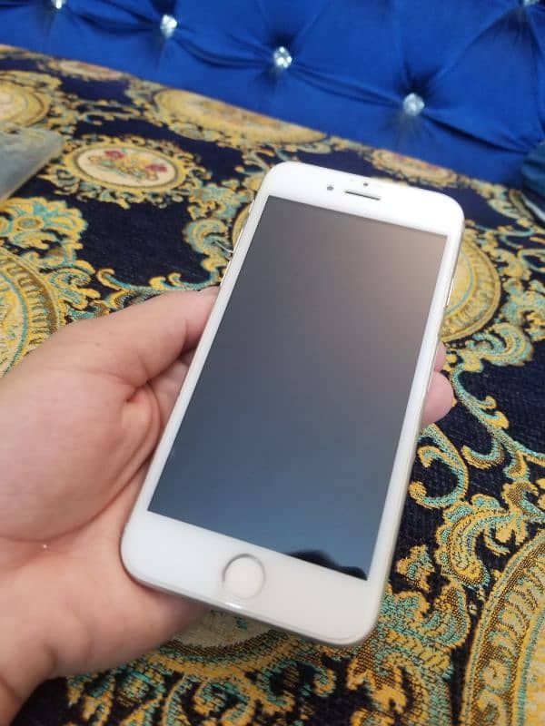 Selling iPhone 7 7