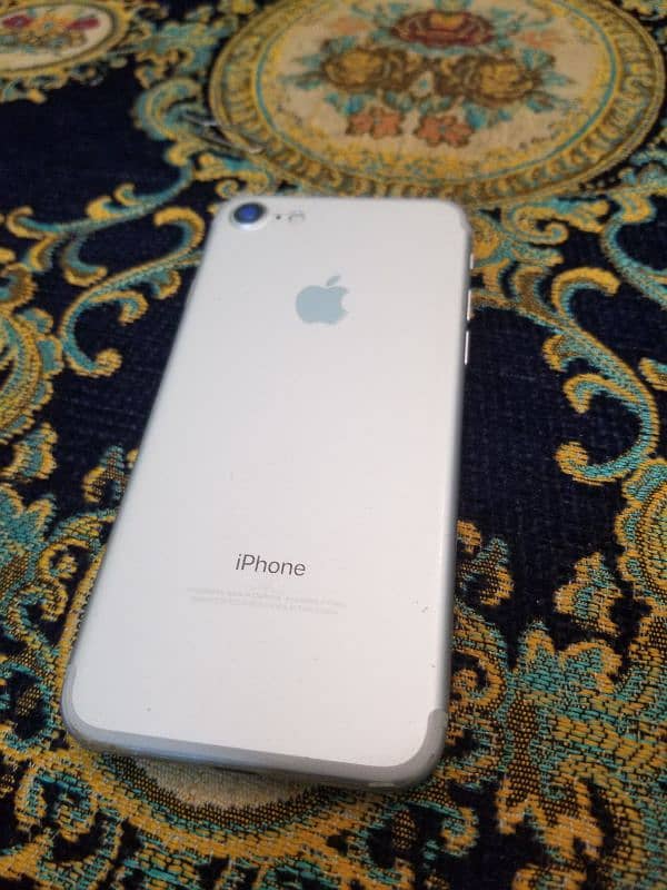 Selling iPhone 7 12