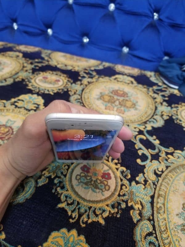 Selling iPhone 7 13