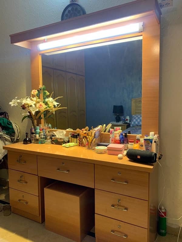 Dressing table/vanity 1