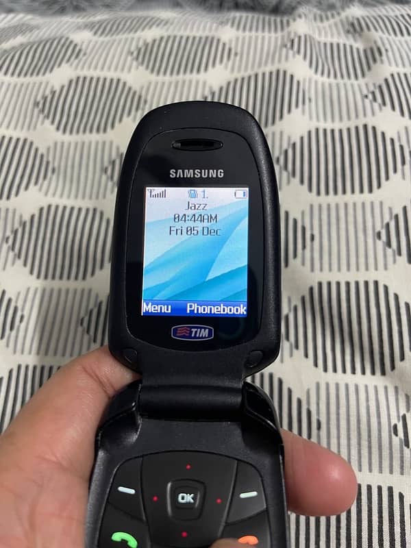 Samsung flip SGH-C520 vintage for sale in excellent condition 11