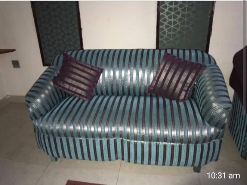 i am sale my sofa set 1