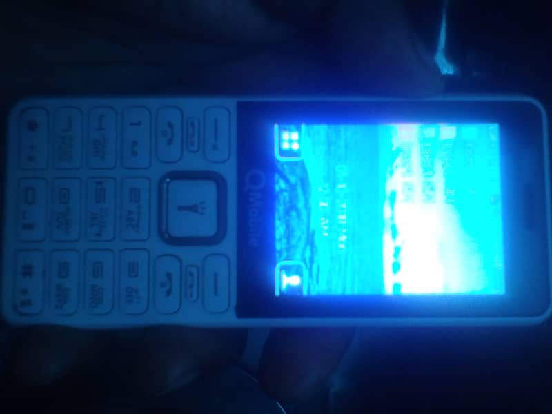 QMobile F6  4sim 1