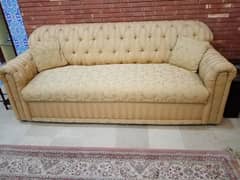 7 seater sofa. Excellent condition. Foam molty.