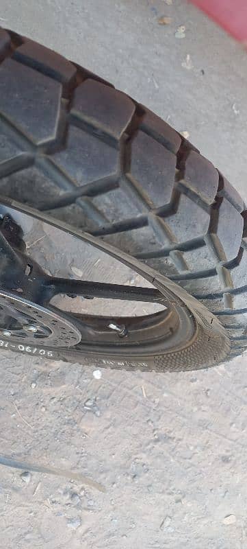 tyre timsun 90.90. 18  3 month use bilkul new jaisa. . bike ma fited ha. 4