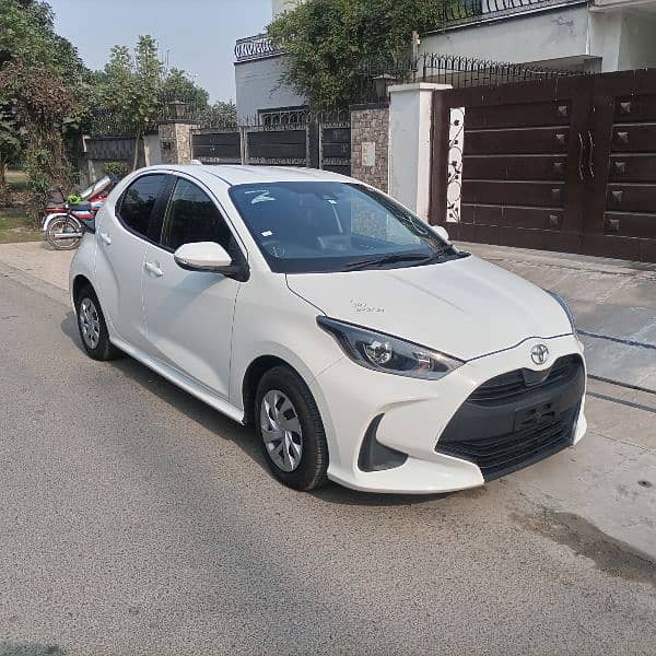 Toyota Yaris 2021 White 4.5 Grade Black 4 Grade 2