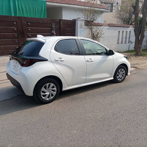 Toyota Yaris 2021 White 4.5 Grade Black 4 Grade 4