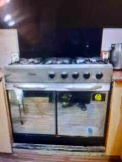 cooking Range with 5 burners, oven and hot case