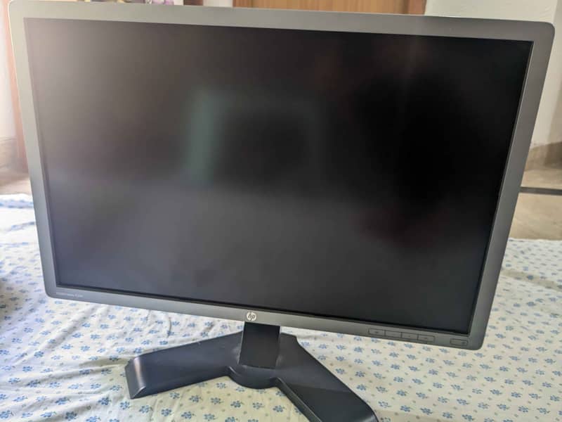 Monitor HP E241i 24 inch model with 1k Resolution with 60Hz Full HD 0