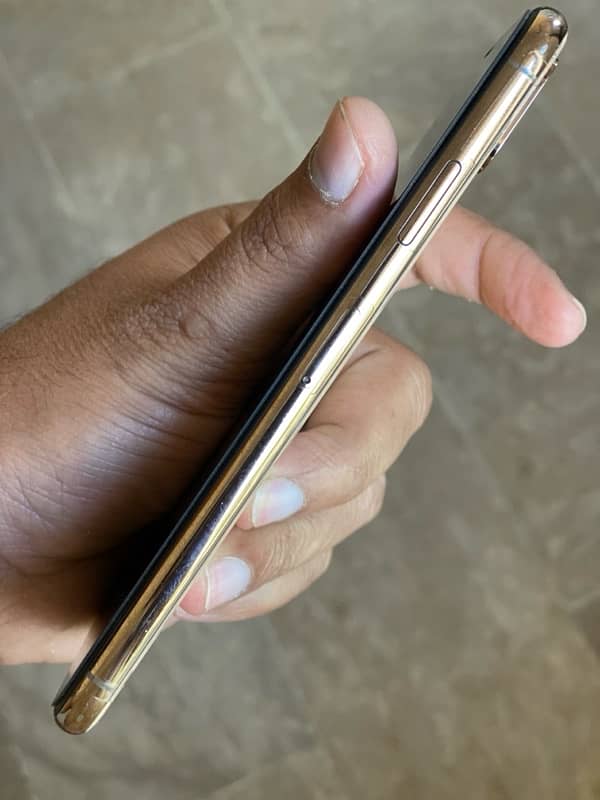 I Phone XS MAX (PTA APPROVED) 11