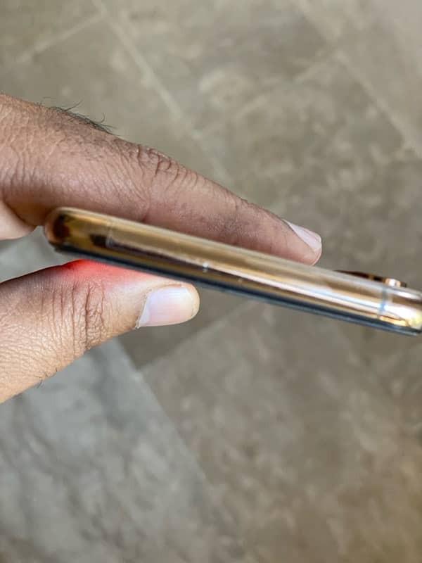 I Phone XS MAX (PTA APPROVED) 12