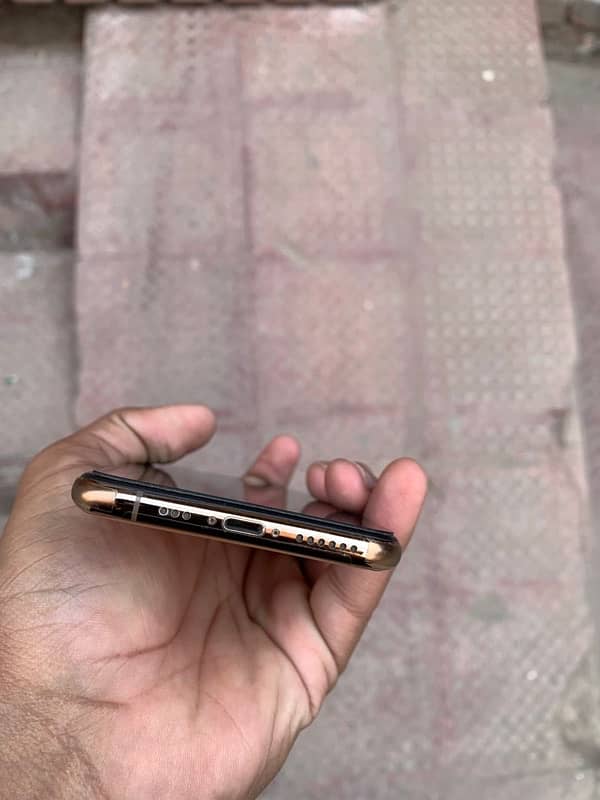 iPhone xs PTA Approved 4