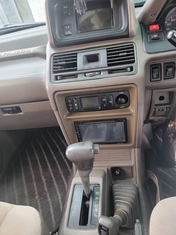 Mitsubishi Pajero 1996 10