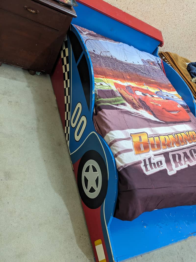 a good condition car bed 2