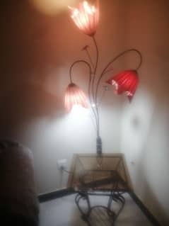 FLORAL FLOOR LAMP WITH GLASS  METAL TABLE