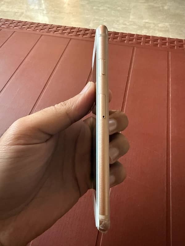 Iphone 8 Complete Box with All Genuine Accessories and PTA Approved 2