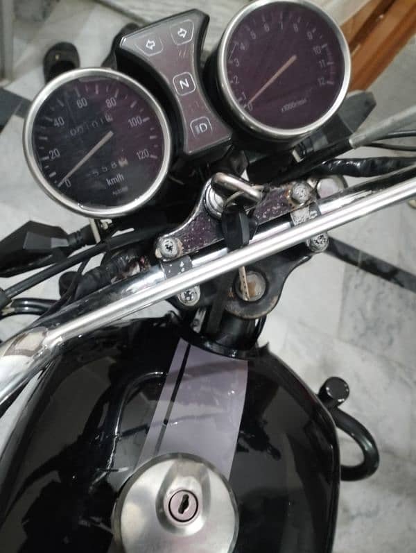 Suzuki GS 150 2