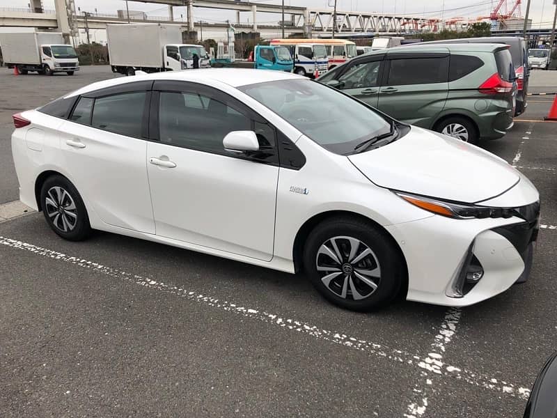 Toyota Prius PHV (Plug In Hybrid) 2021 16