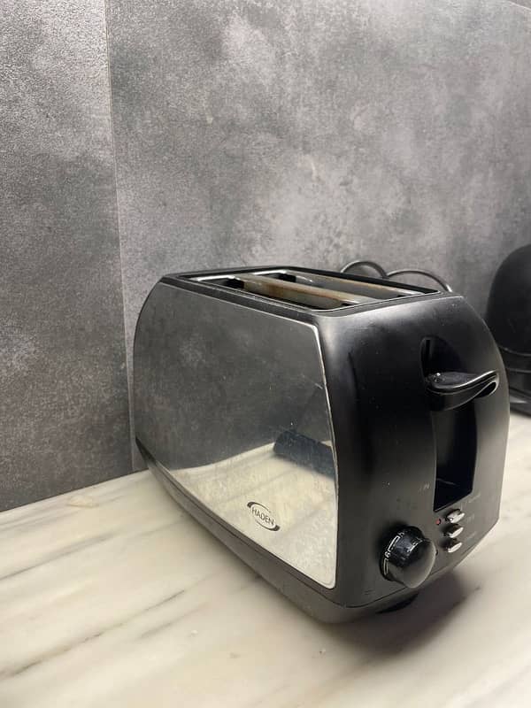 STAINLESS STEEL IMPORTED TOASTER 3