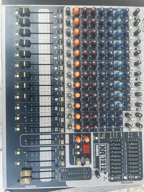 Peavey XR1212 Sound mixer 2