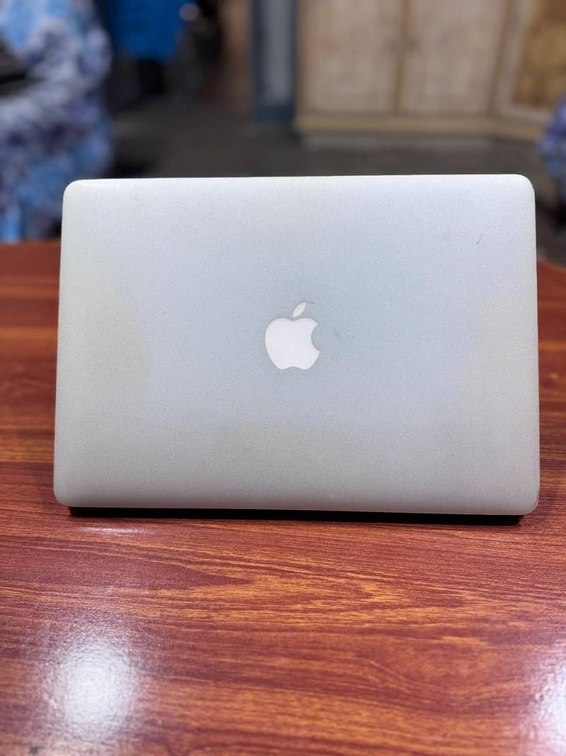 MacBook Air (13-inch, Early 2015) Core i7 / 8GB / 256GB Flash Storag 1