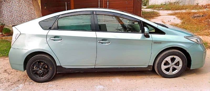 Toyota Prius 2013 3