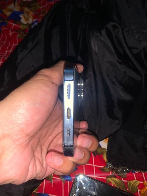 iphone 13 10/8 condition battery health 77 2