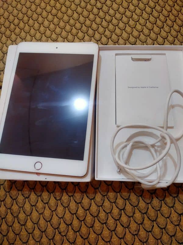 Ipad mini 5  64gb with box and charger 0