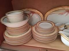 Brand New  70 Pieces Gold Dinner Set Made in England