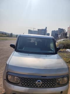 Nissan Cube family car wagon