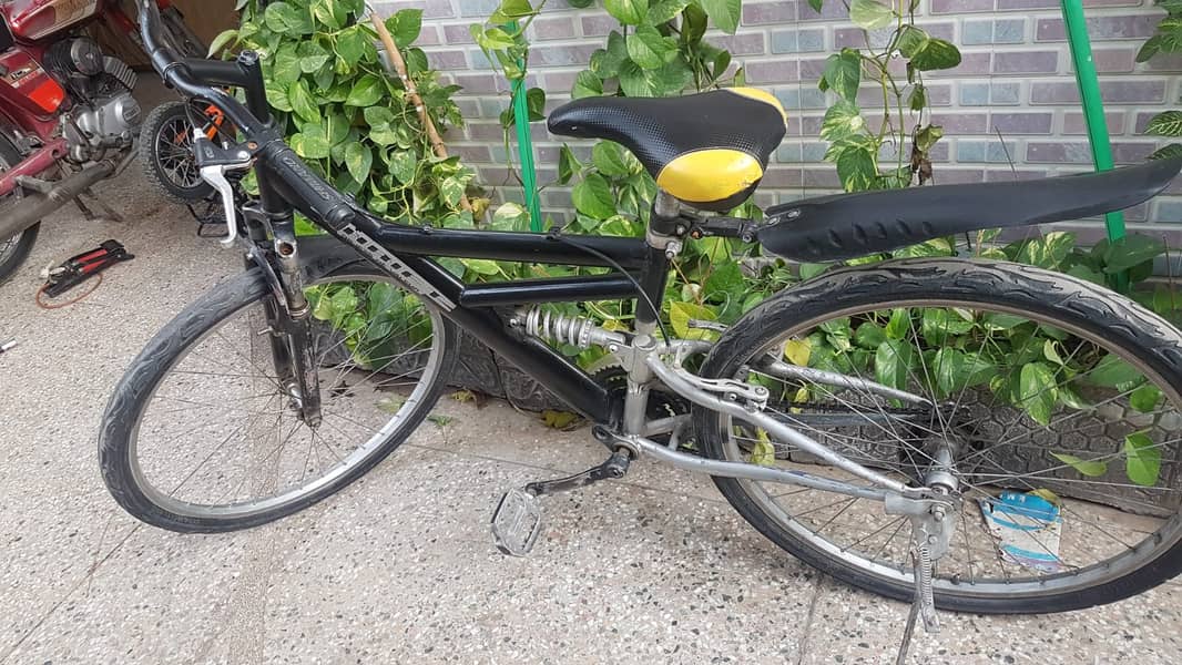 american cycle with gears and dual shocks 1