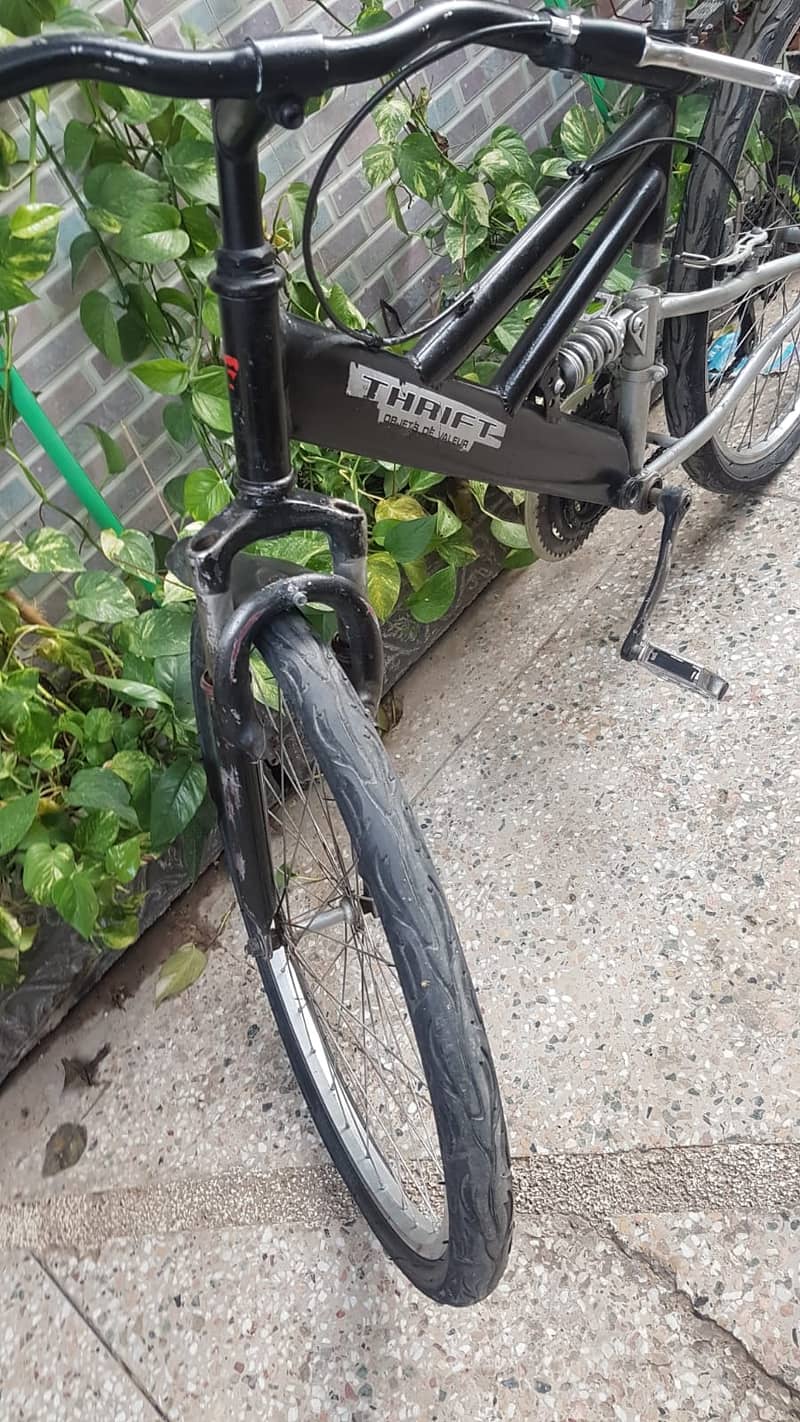 american cycle with gears and dual shocks 4
