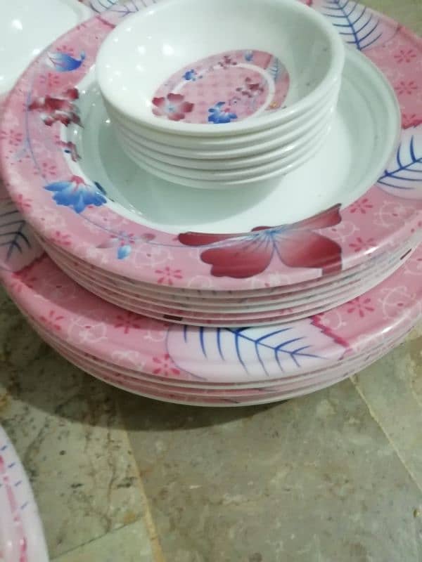 New dinner set 86 piece. 1