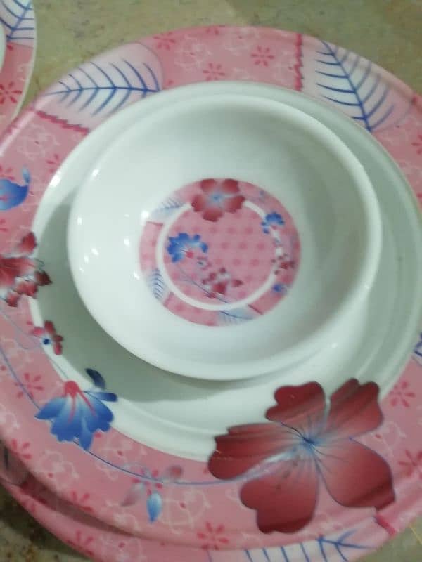 New dinner set 86 piece. 9