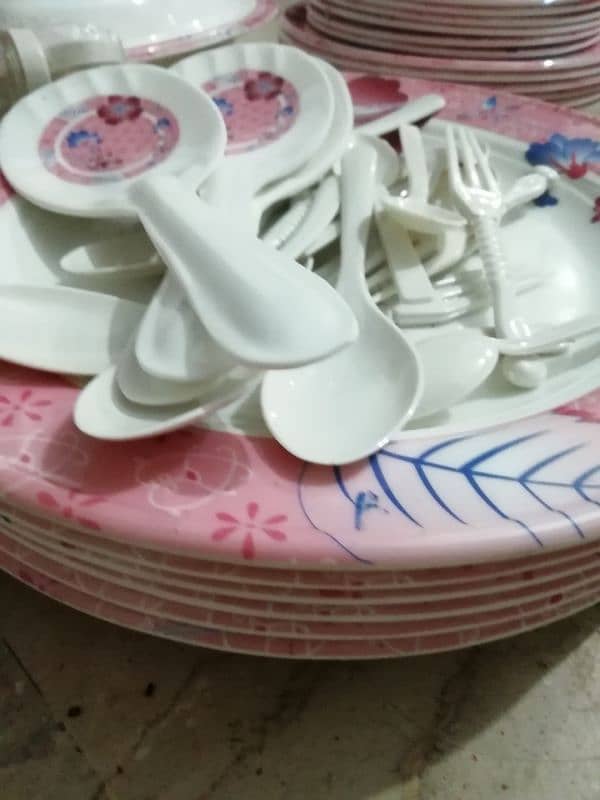 New dinner set 86 piece. 11